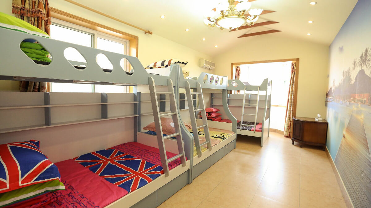 Łóżko piętrowe dla dziecka — jak wybrać odpowiedni model?